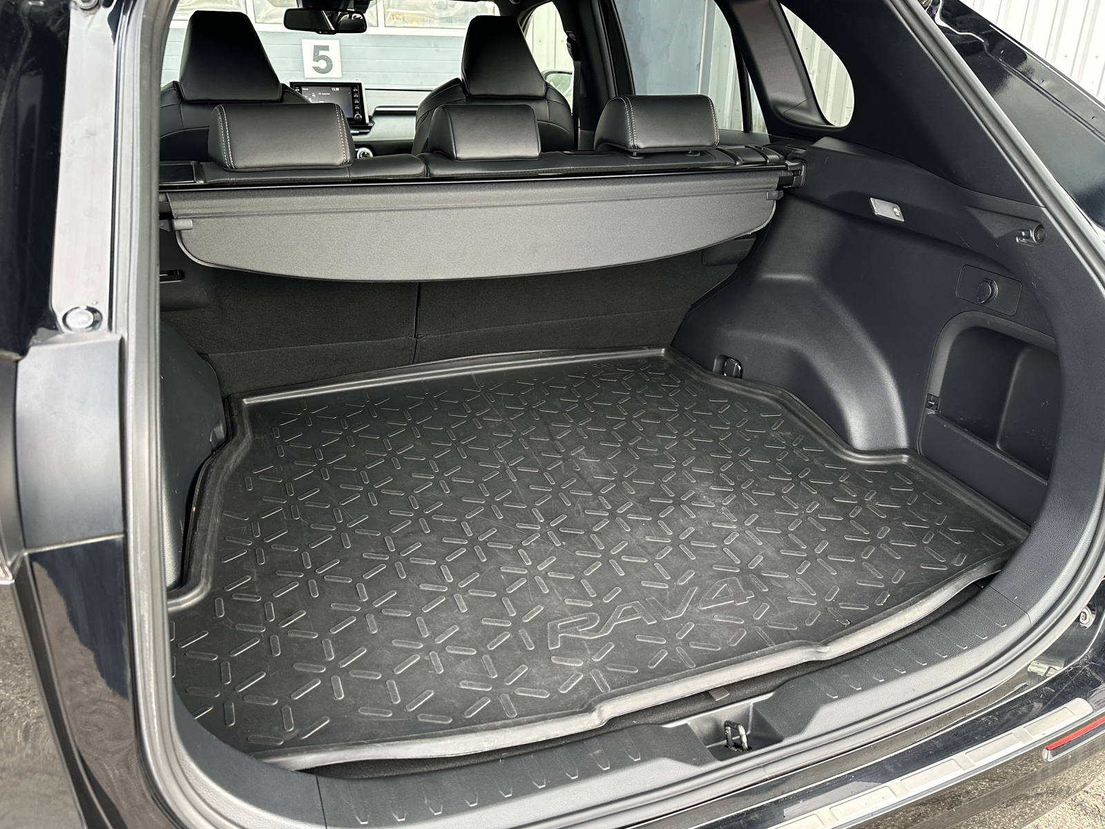 Toyota RAV4 Black Edition Hybrid AWD