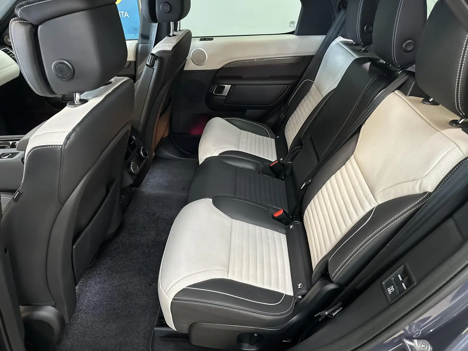 Land Rover Discovery D300 Metropolitan