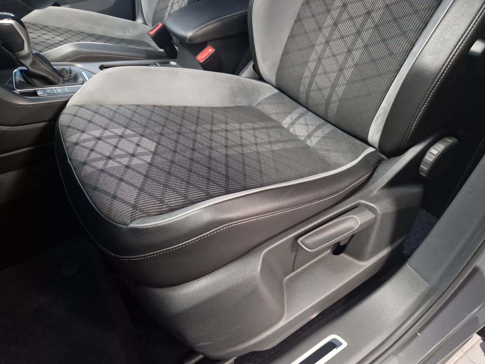 Volkswagen Tiguan 4Motion R-Line