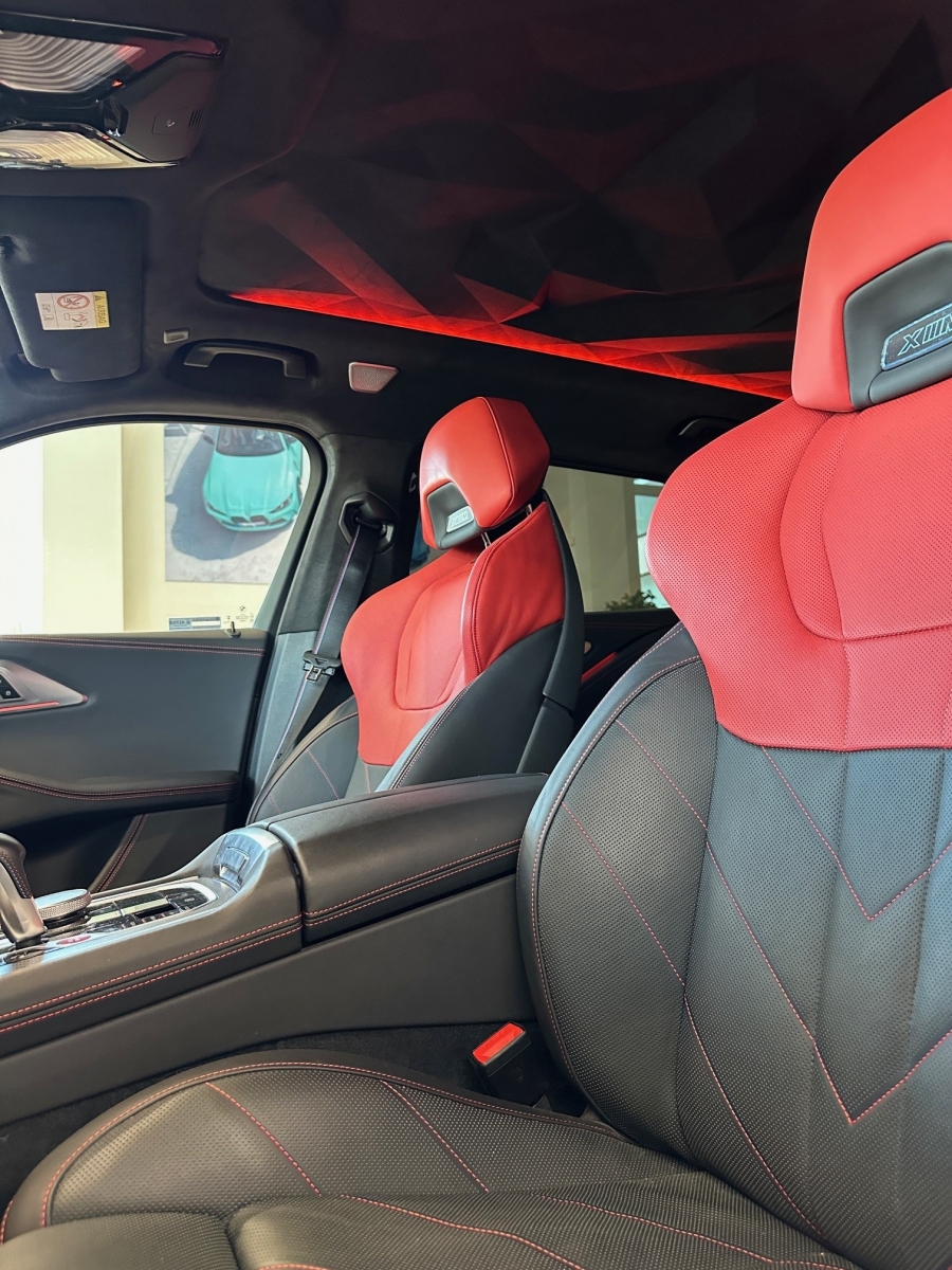 BMW XM BMW XM Label Red