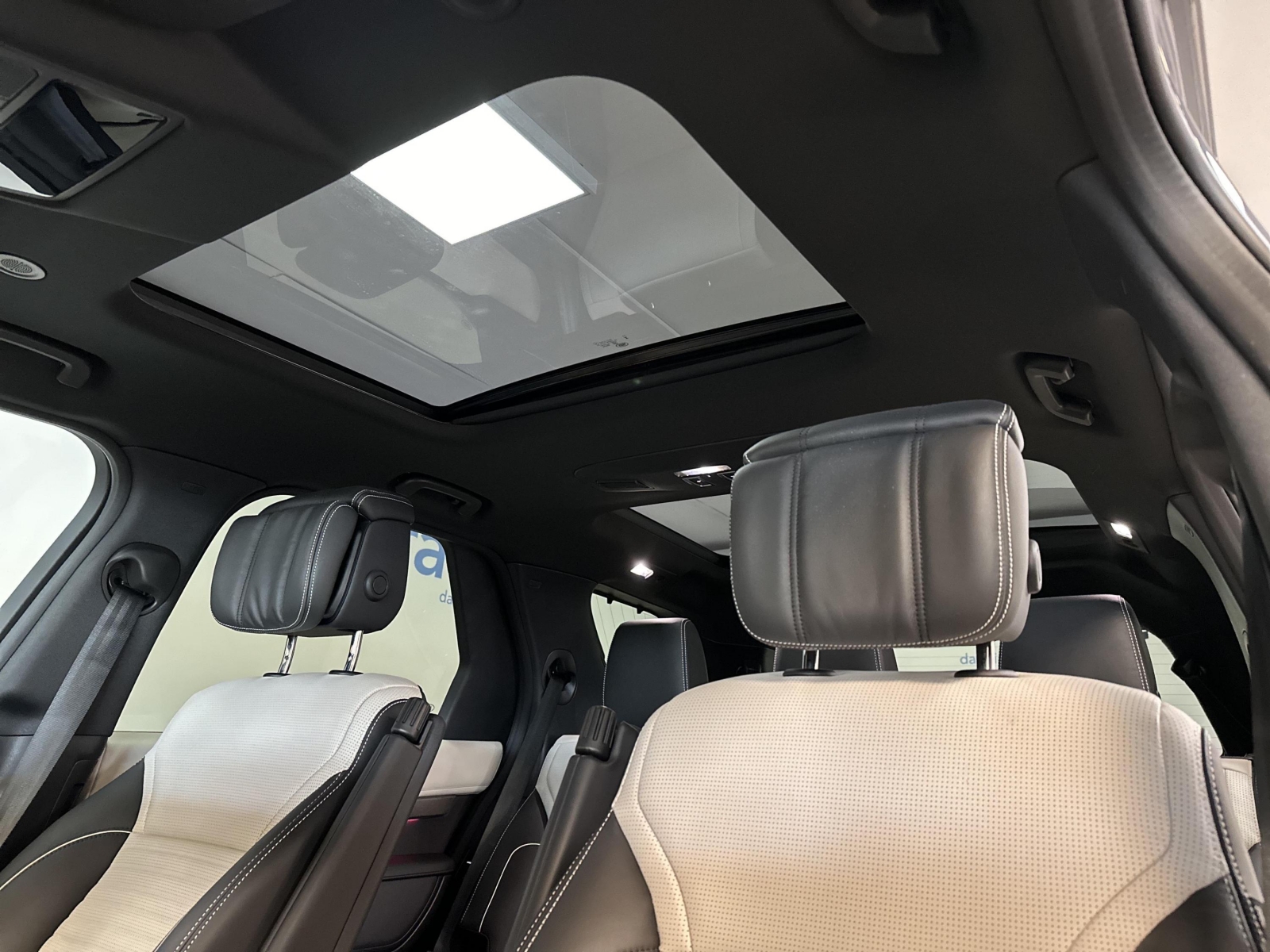 Land Rover Discovery D300 Metropolitan