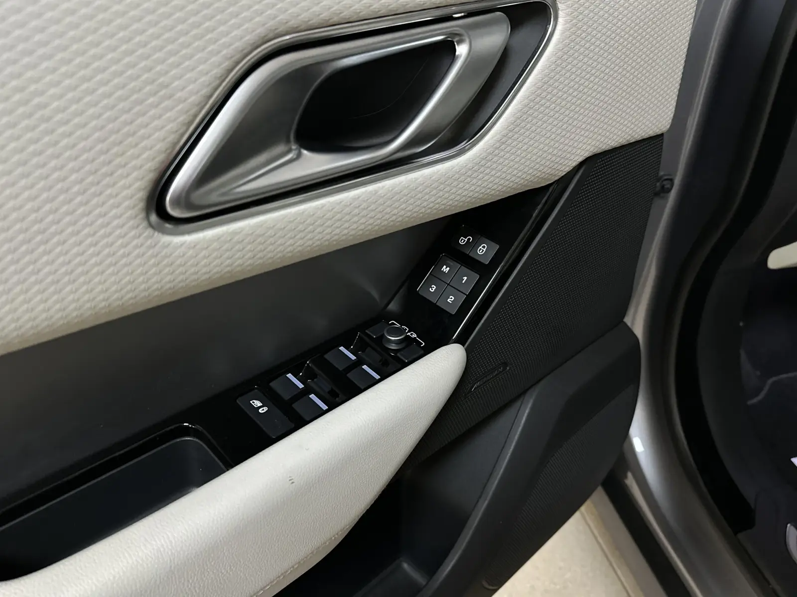 Land Rover Range Rover Velar R-Dynamic S