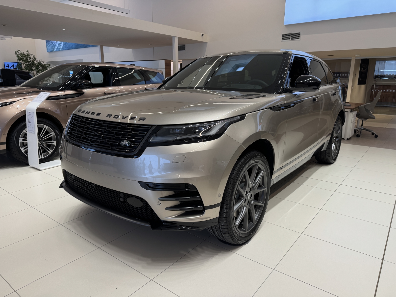 Land Rover Range Rover Velar Dynamic SE D300 MHEV