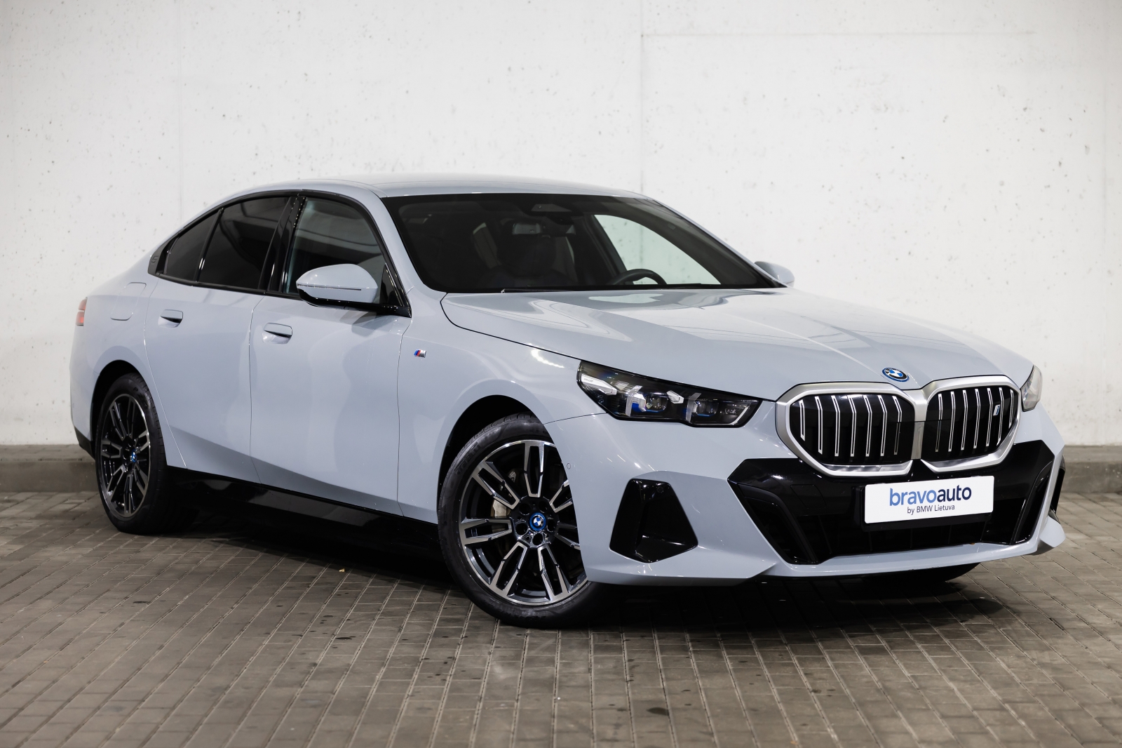 BMW i5 eDrive40