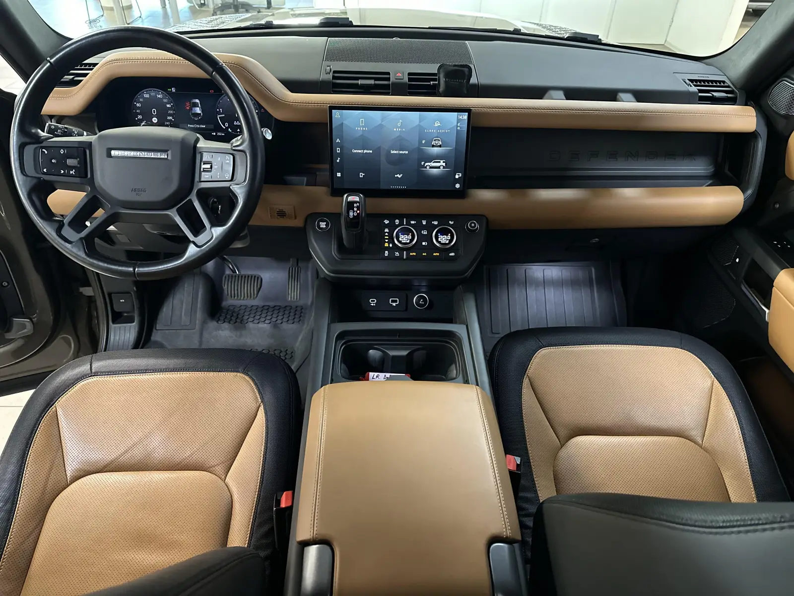 Land Rover Defender HSE R-Dynamic D250