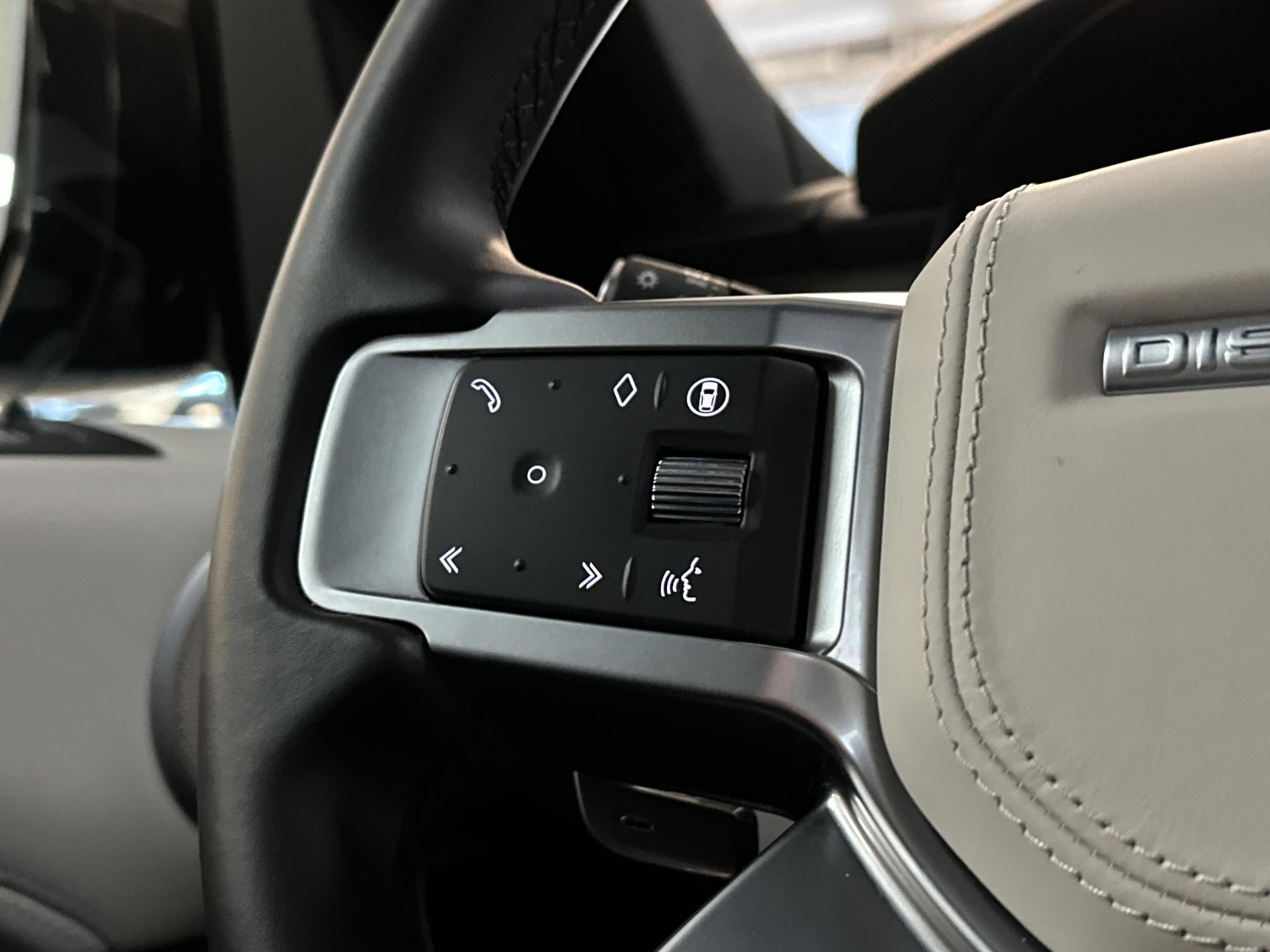 Land Rover Discovery D300 Metropolitan