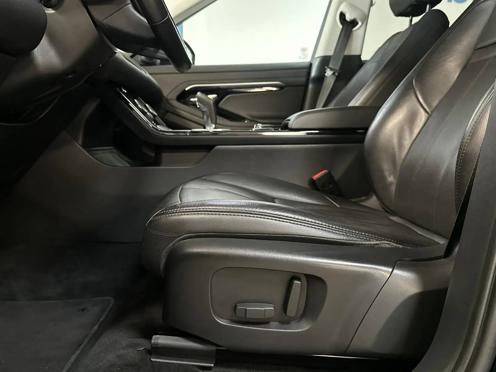 Land Rover Range Rover Evoque S Launch Edition MHEV AWD A9