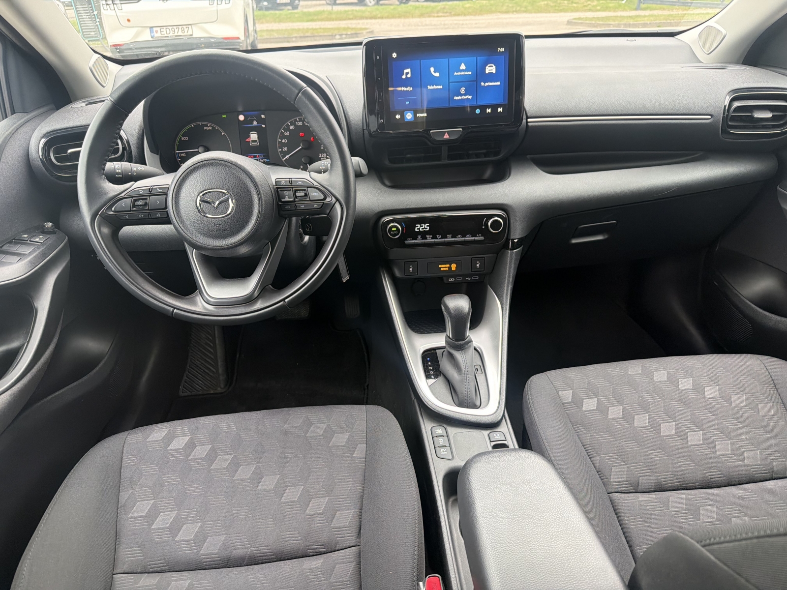 Mazda 2 Centre-line