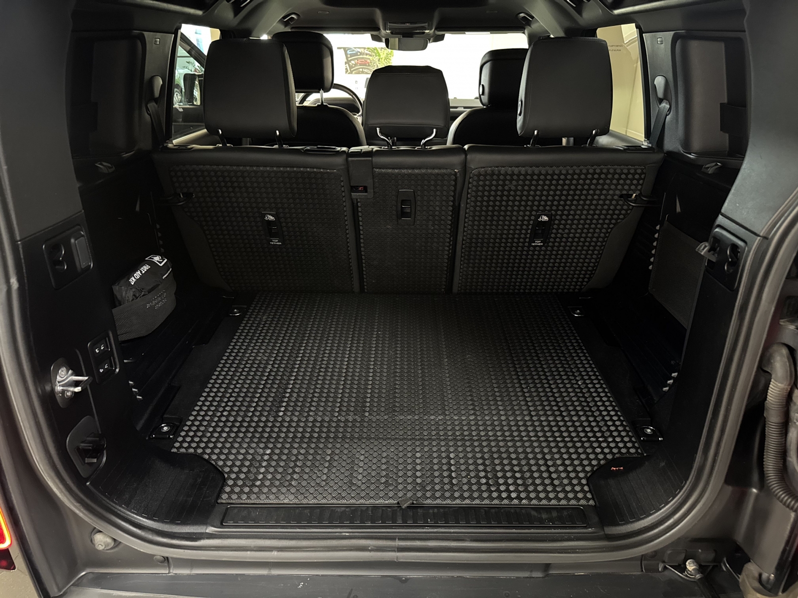 Land Rover Defender 110 D300 MHEV X-Dynamic SE