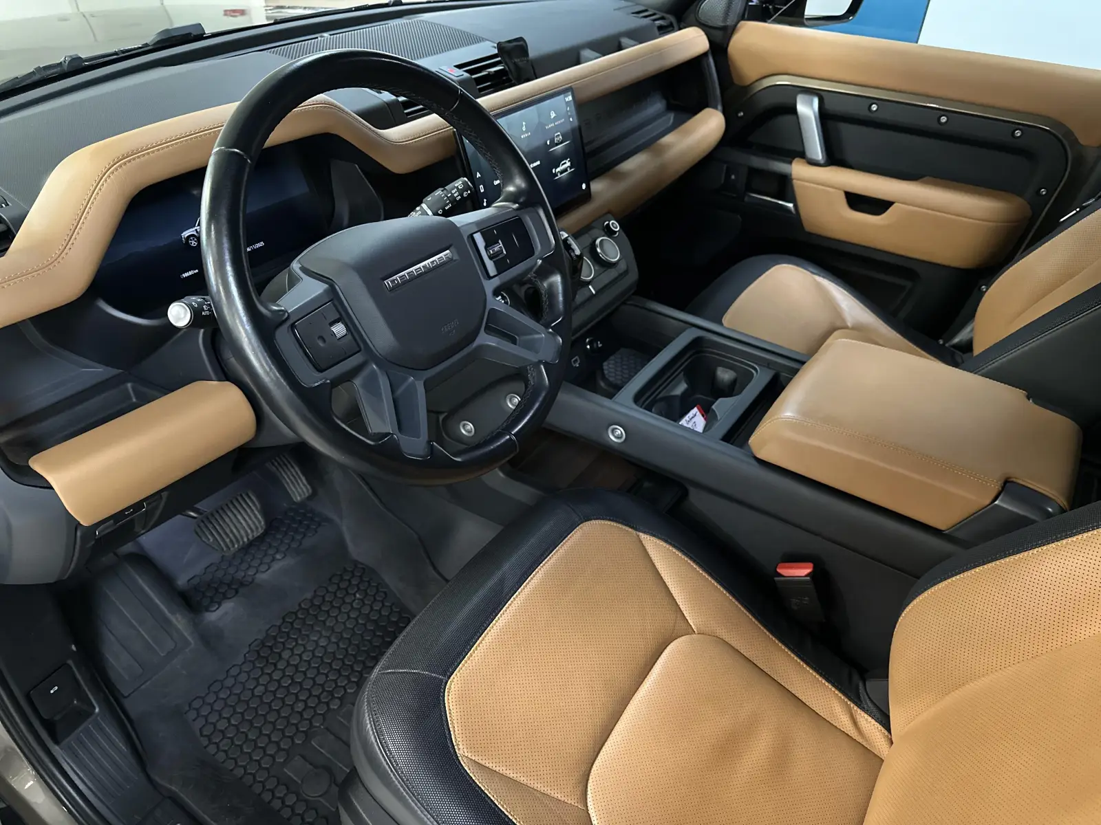 Land Rover Defender HSE R-Dynamic D250