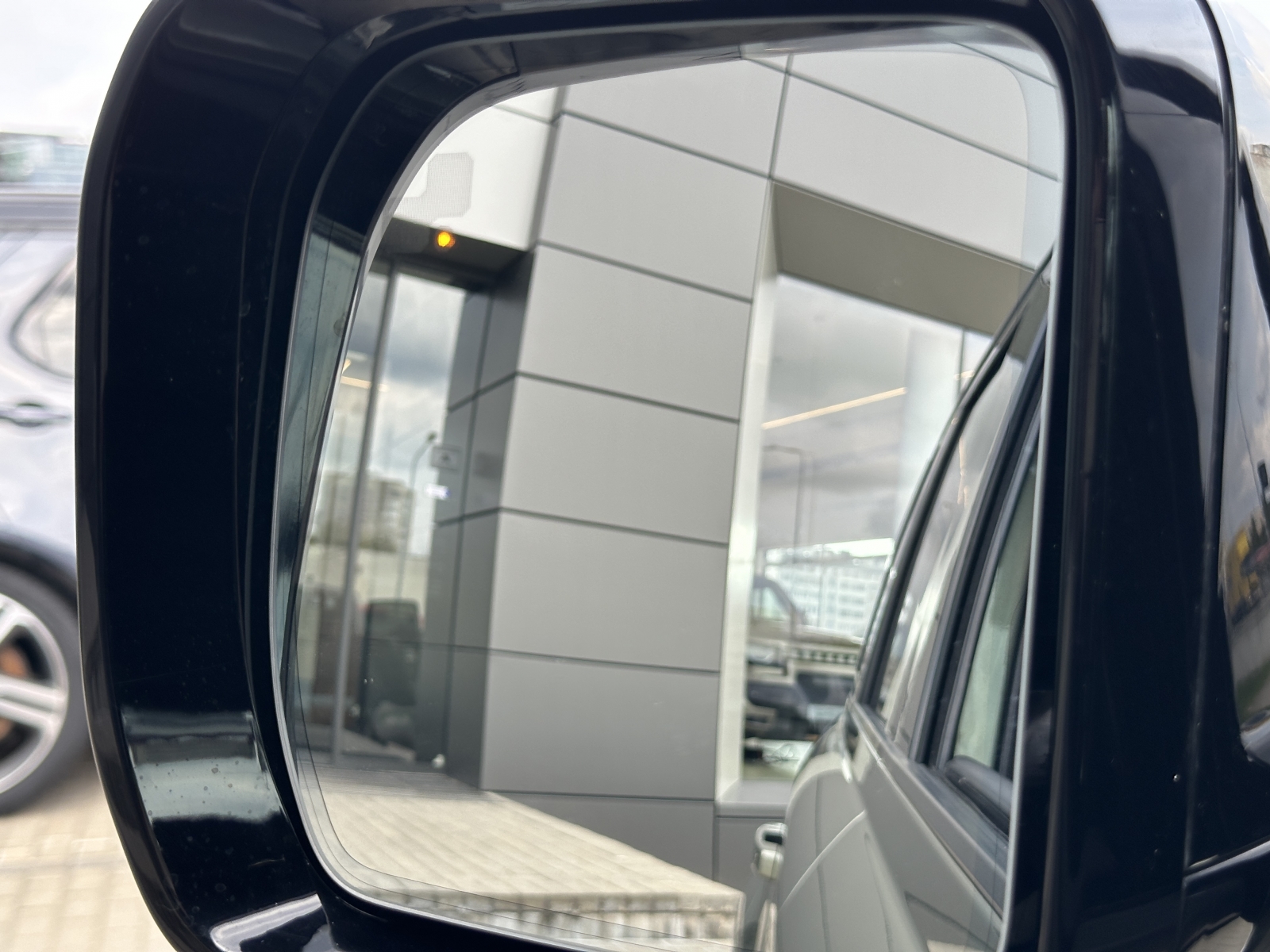 Land Rover Defender X-DYNAMIC SE