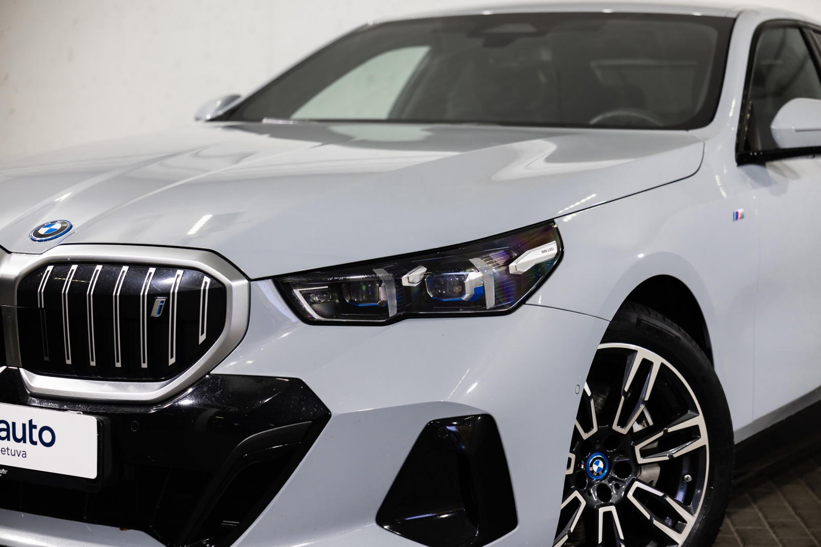 BMW i5 eDrive40