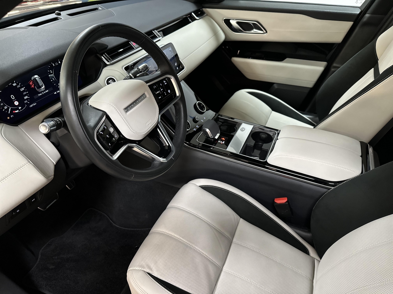 Land Rover Range Rover Velar P250 R-Dynamic SE