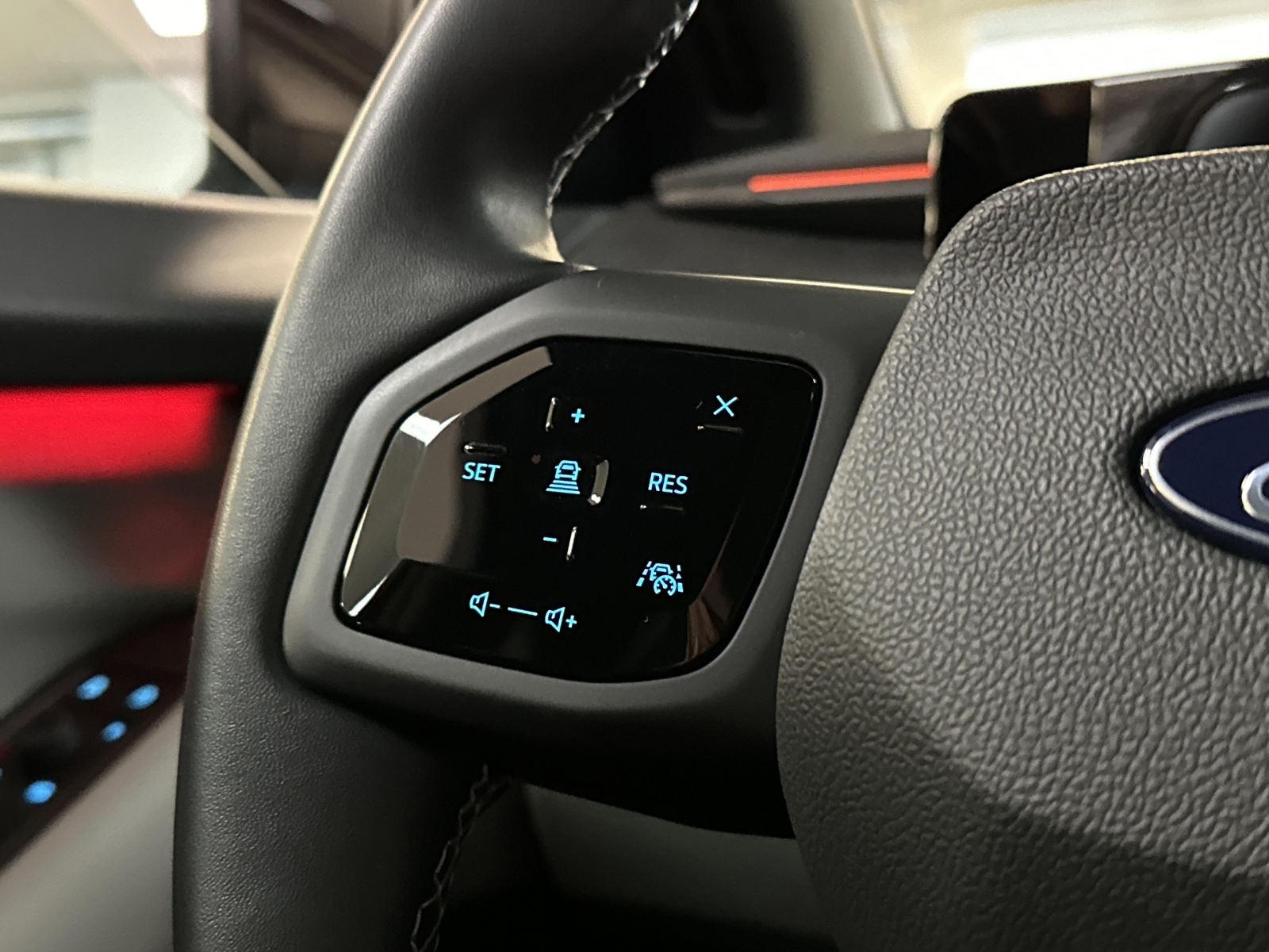 Ford Explorer Premium Extended Range