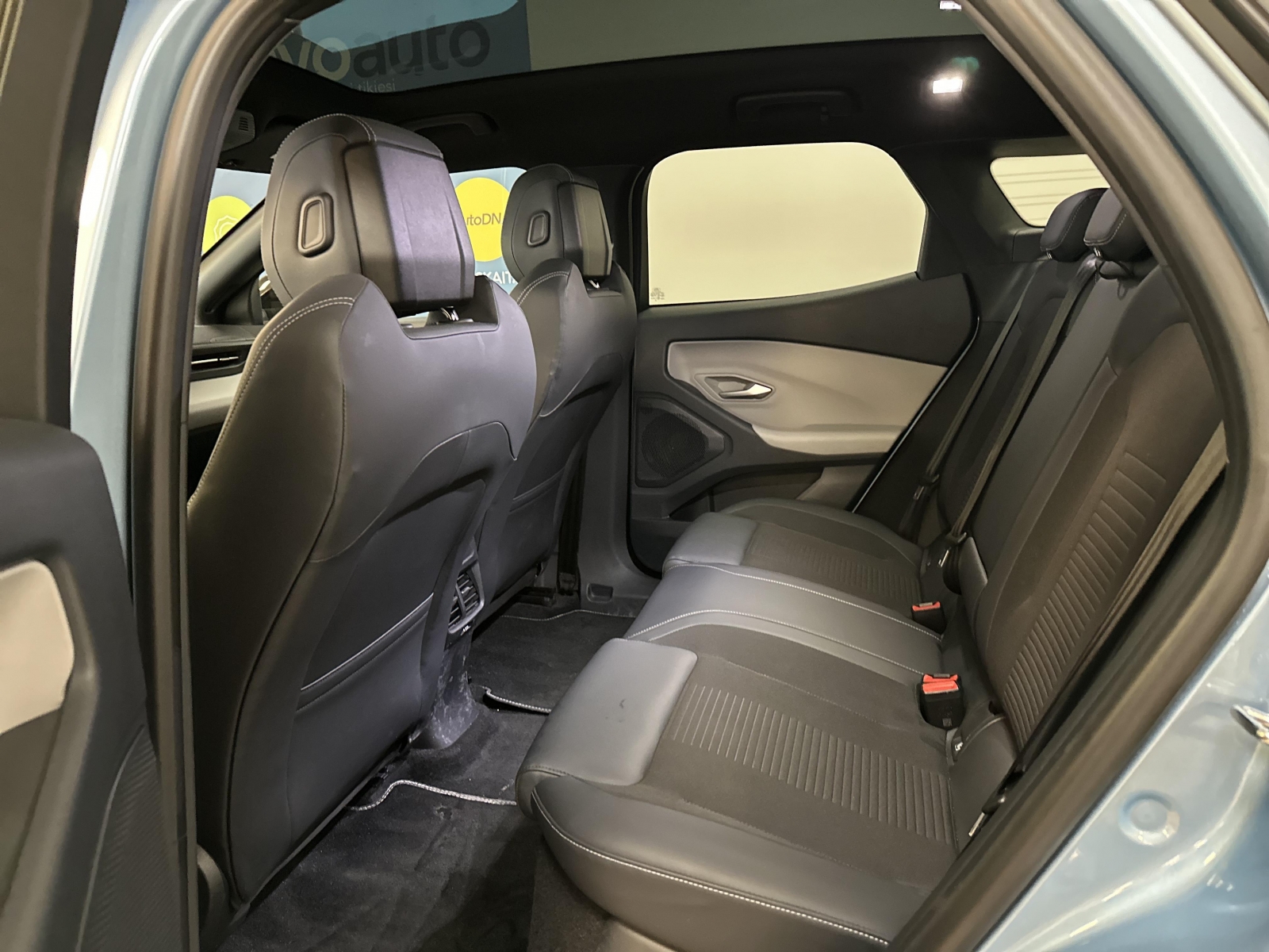 Ford Explorer Premium Extended Range