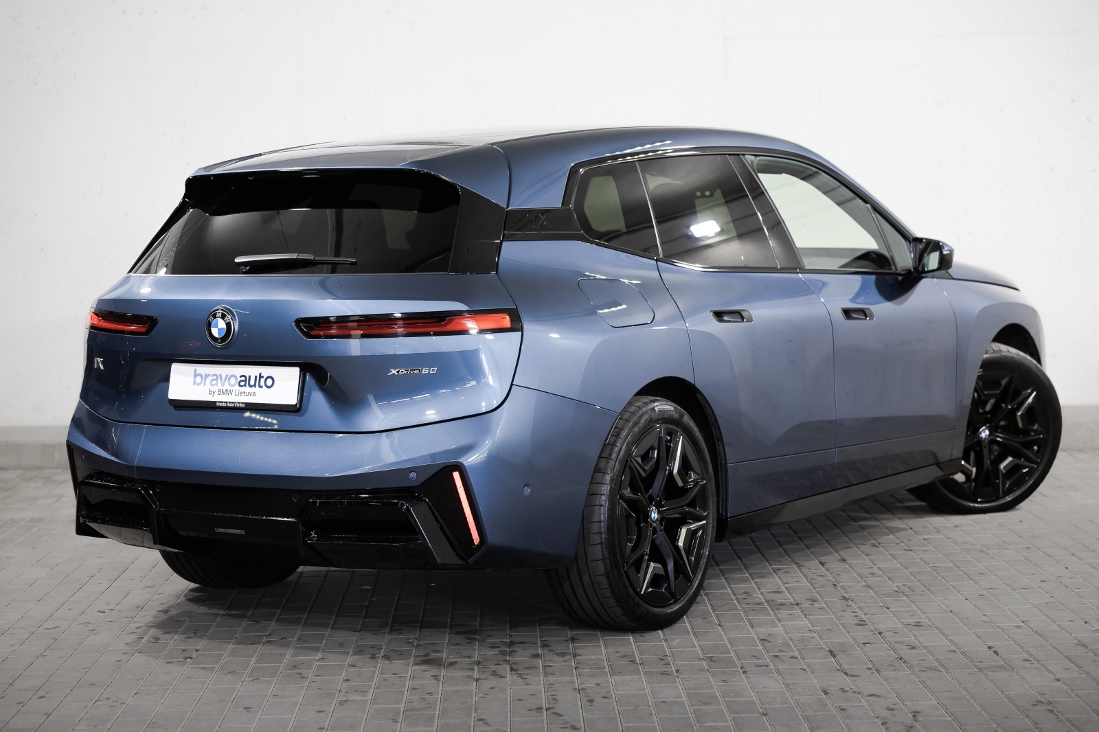 BMW iX xDrive60