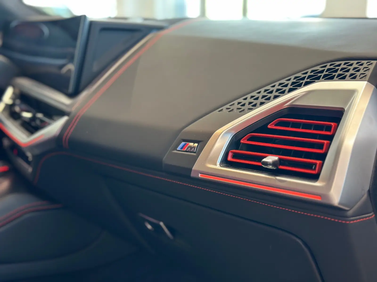 BMW XM BMW XM Label Red