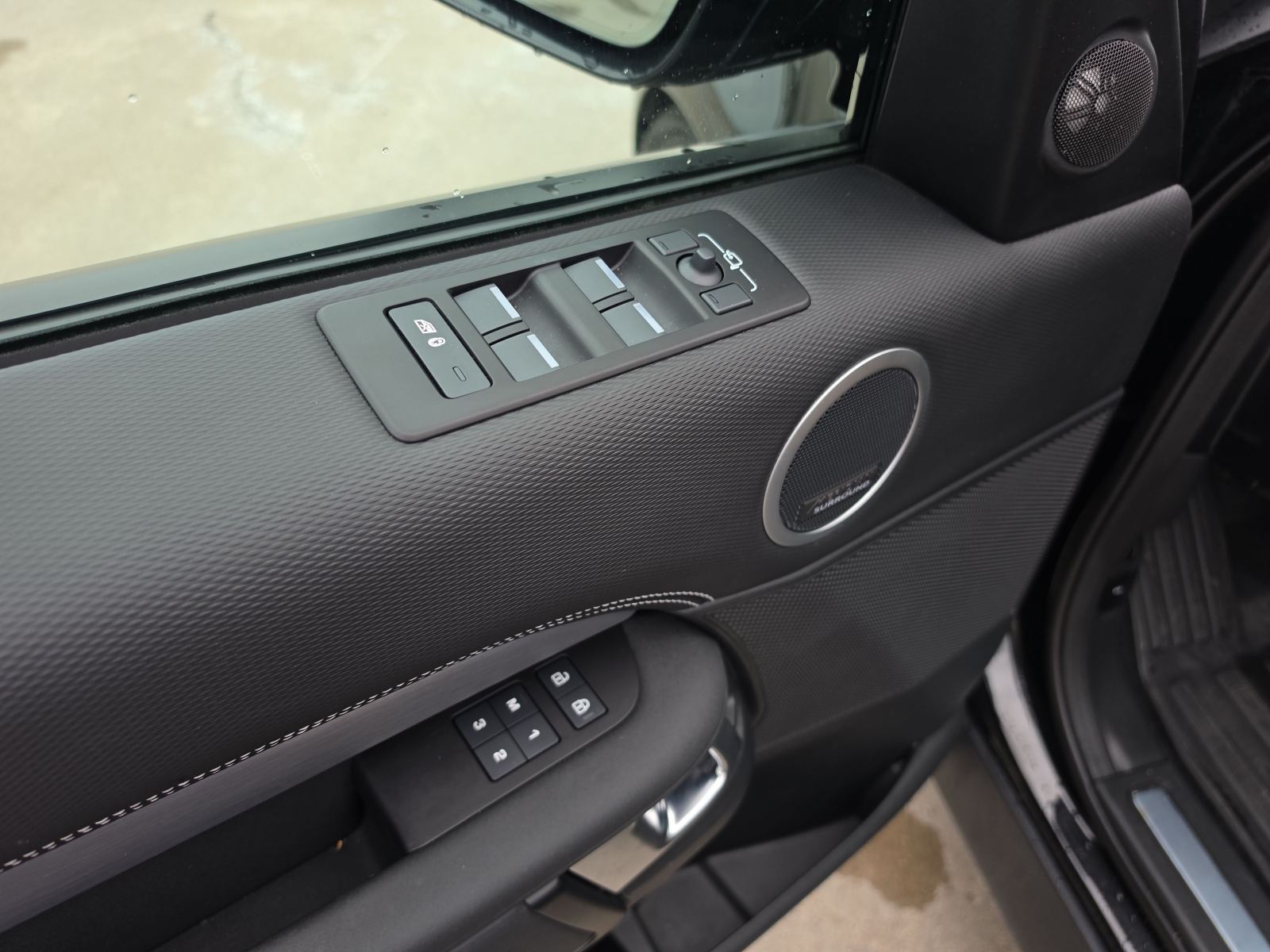 Land Rover Discovery D250 Dynamic HSE
