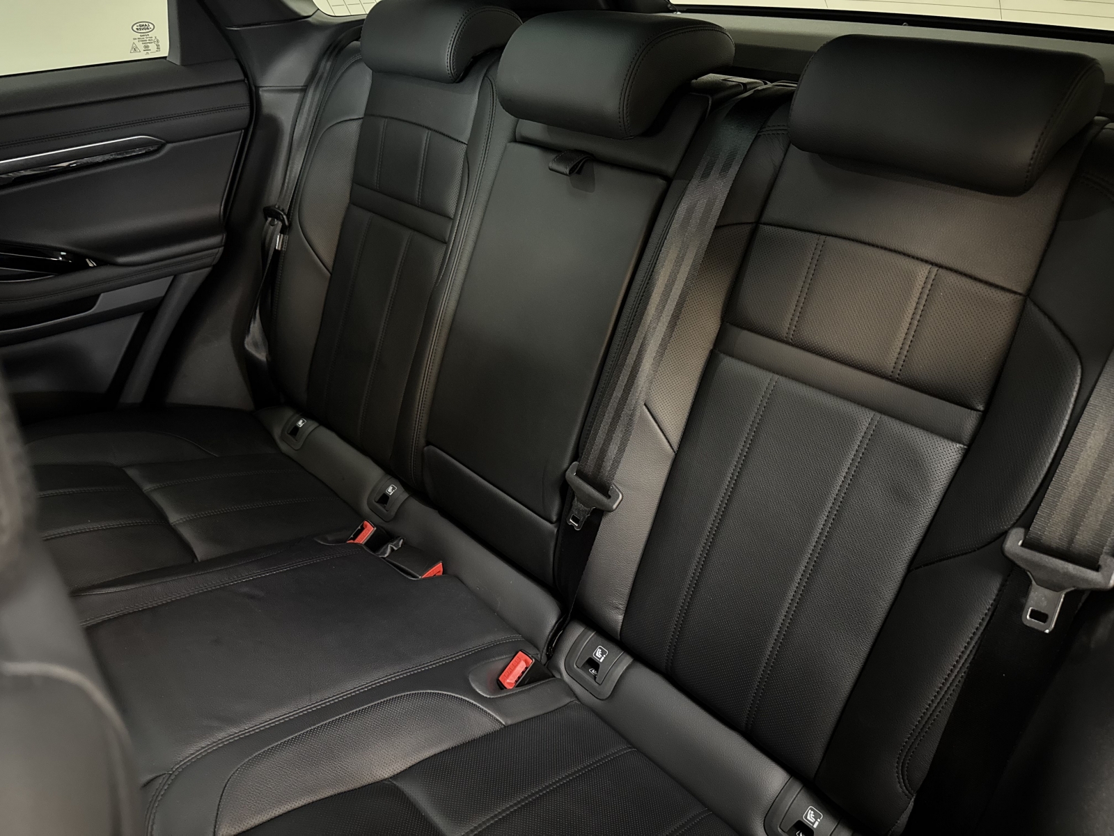 Land Rover Range Rover Evoque P300E Plug-In Hybrid AWD R-Dynamic SE