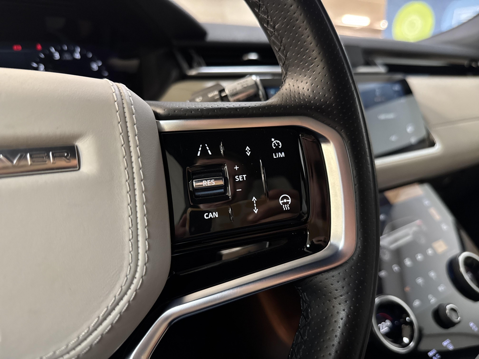 Land Rover Range Rover Velar R-Dynamic SE