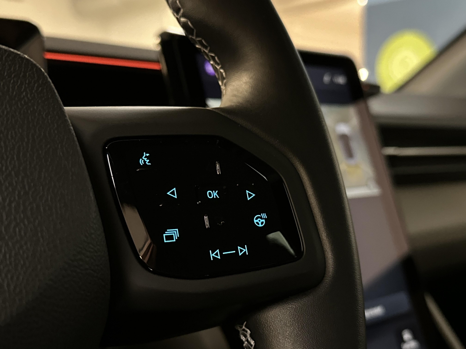 Ford Explorer Premium Extended Range