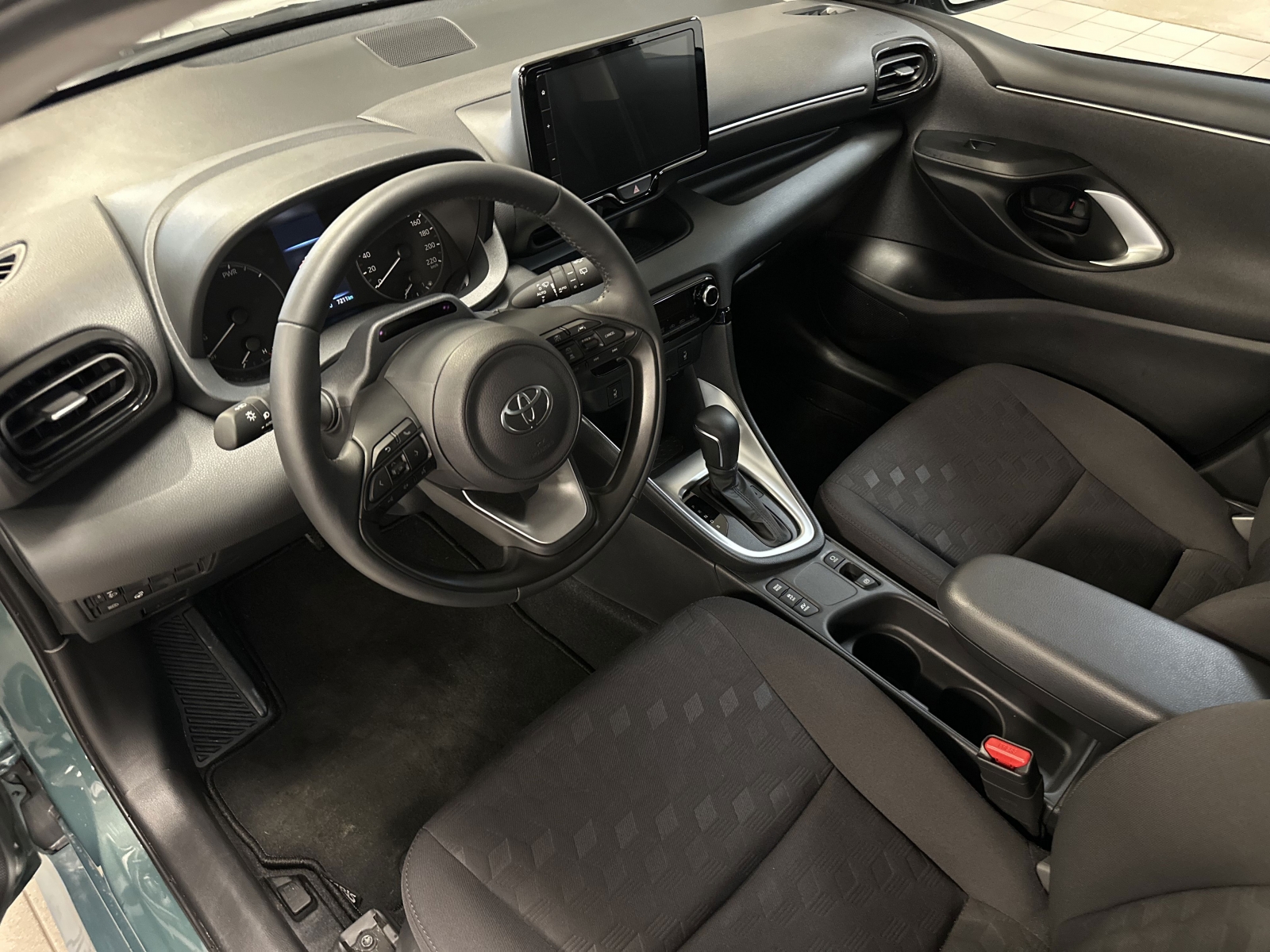 Toyota Yaris ACTIVE HYBRID