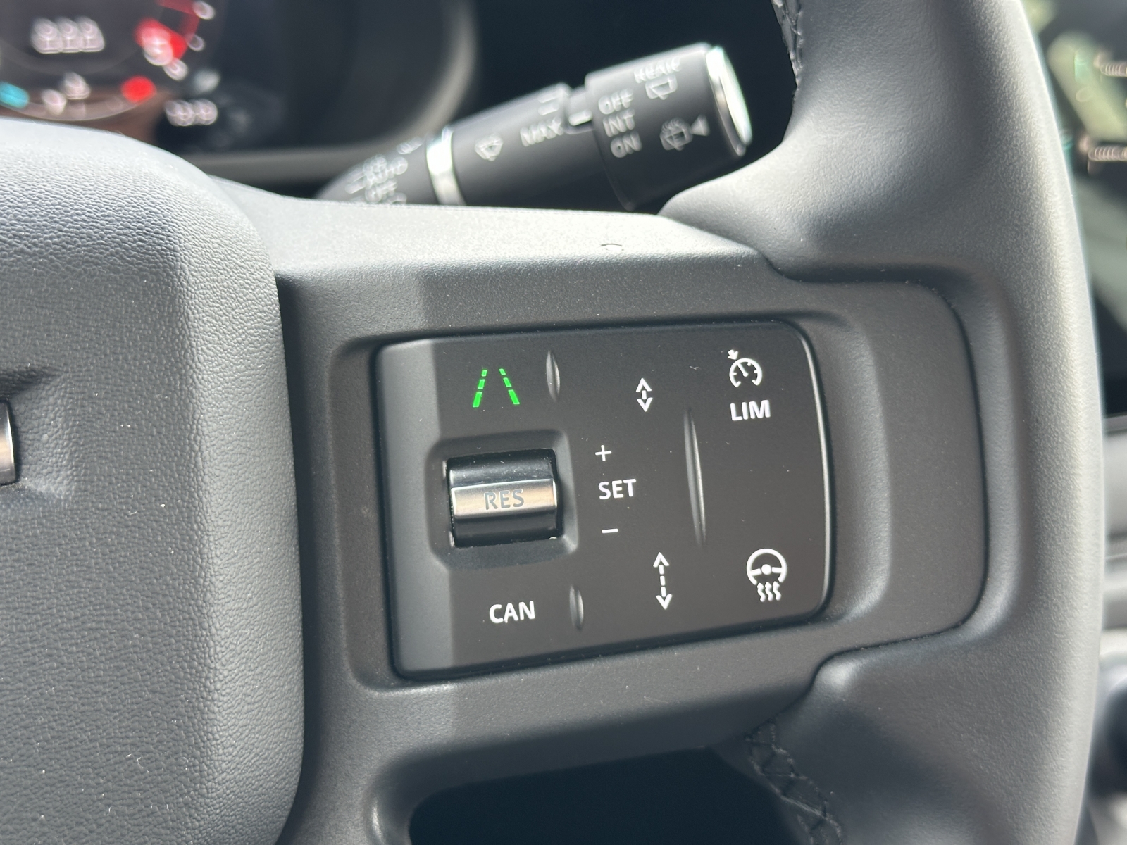 Land Rover Defender X-DYNAMIC SE