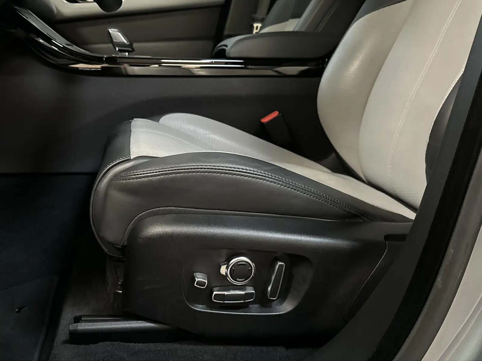 Land Rover Range Rover Velar D300 Autobiography