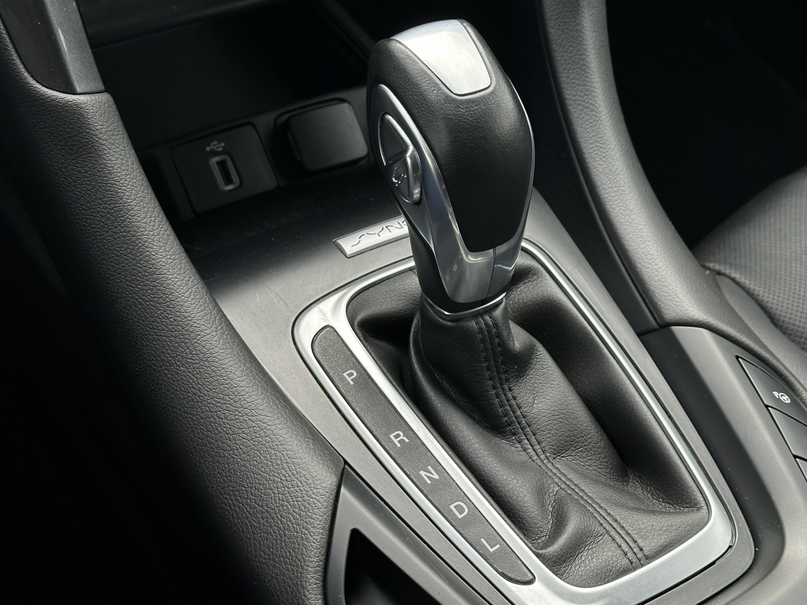 Ford Mondeo Tintaium Hybrid
