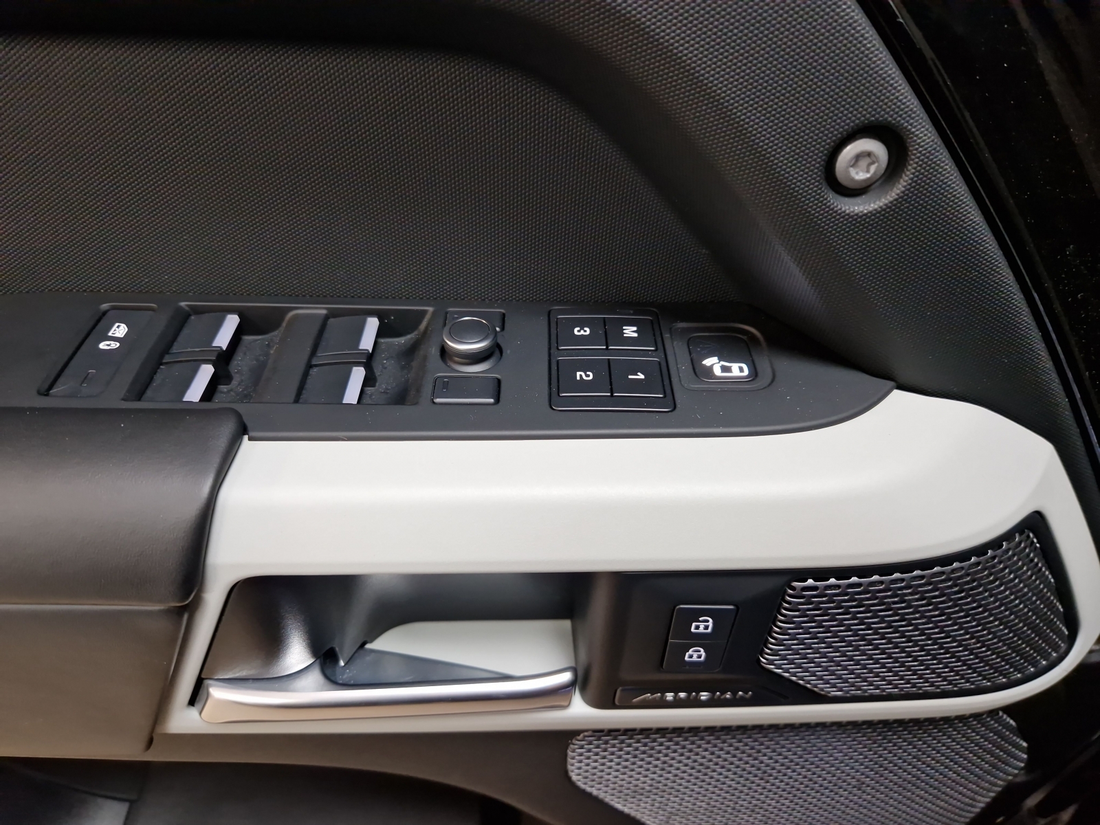 Land Rover Defender D250 MHEV X-Dynamic HSE