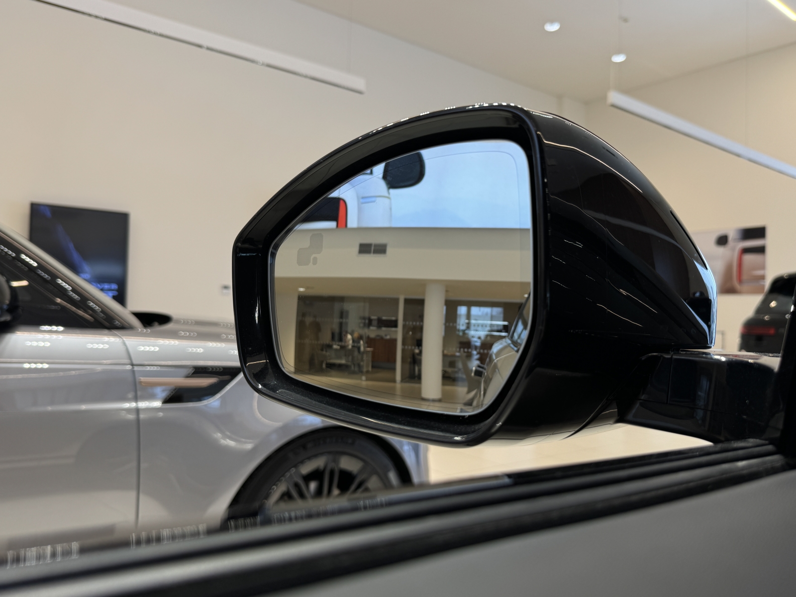 Land Rover Range Rover Velar Dynamic SE D300 MHEV