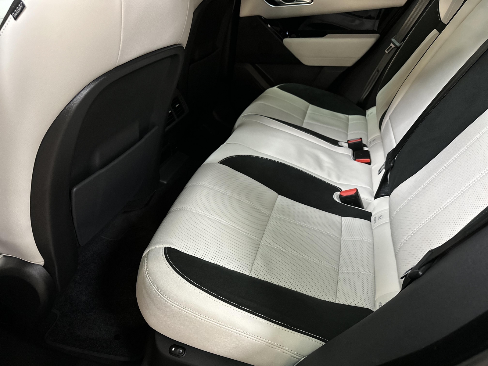 Land Rover Range Rover Velar P250 R-Dynamic SE