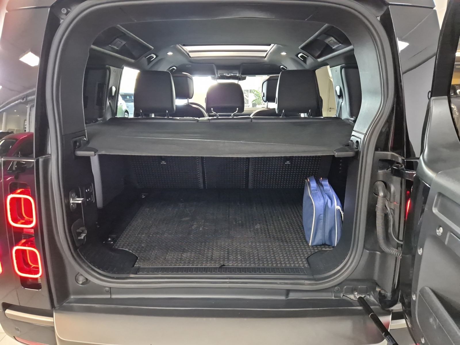 Land Rover Defender D250 MHEV X-Dynamic HSE