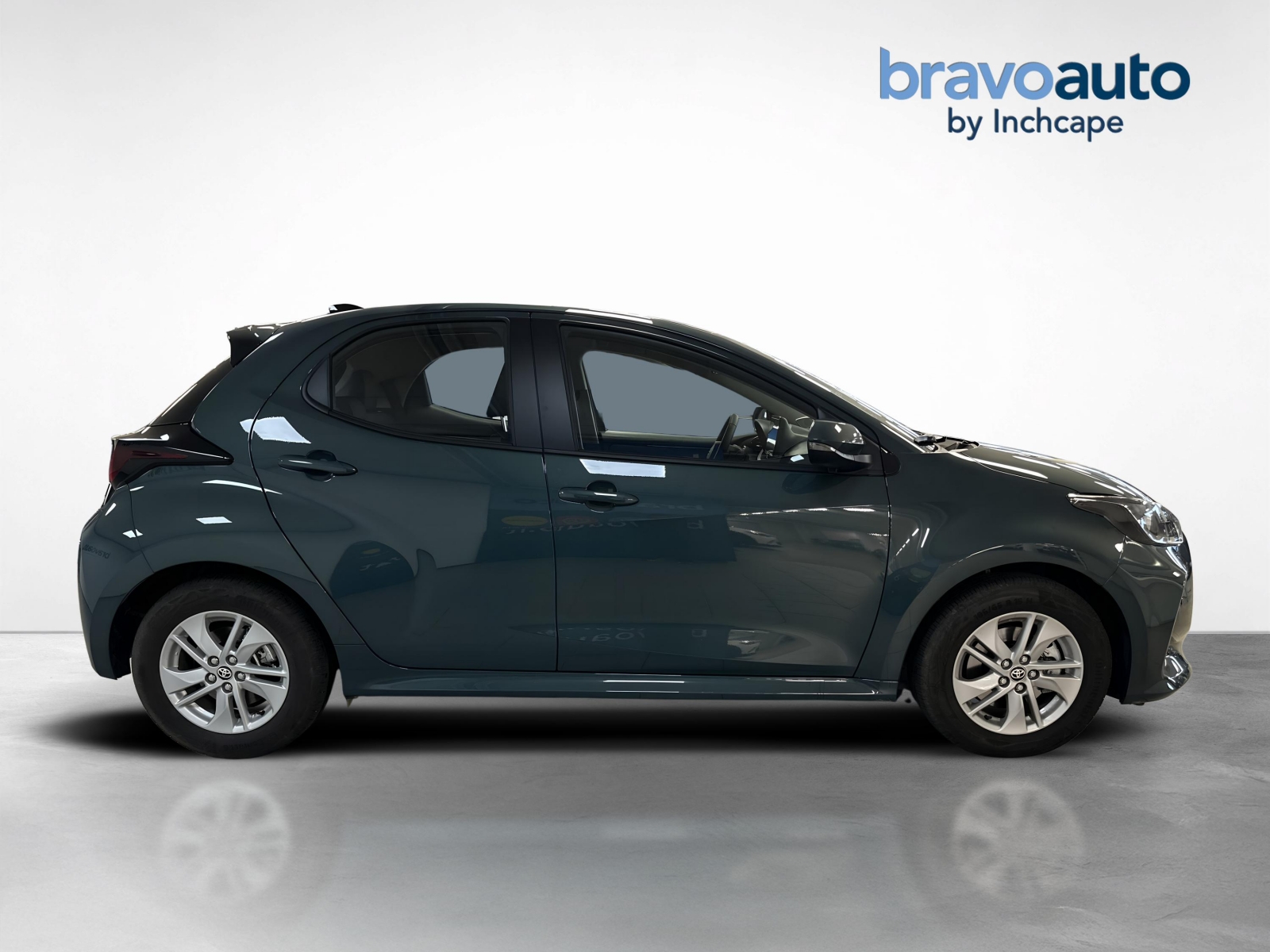 Toyota Yaris ACTIVE HYBRID