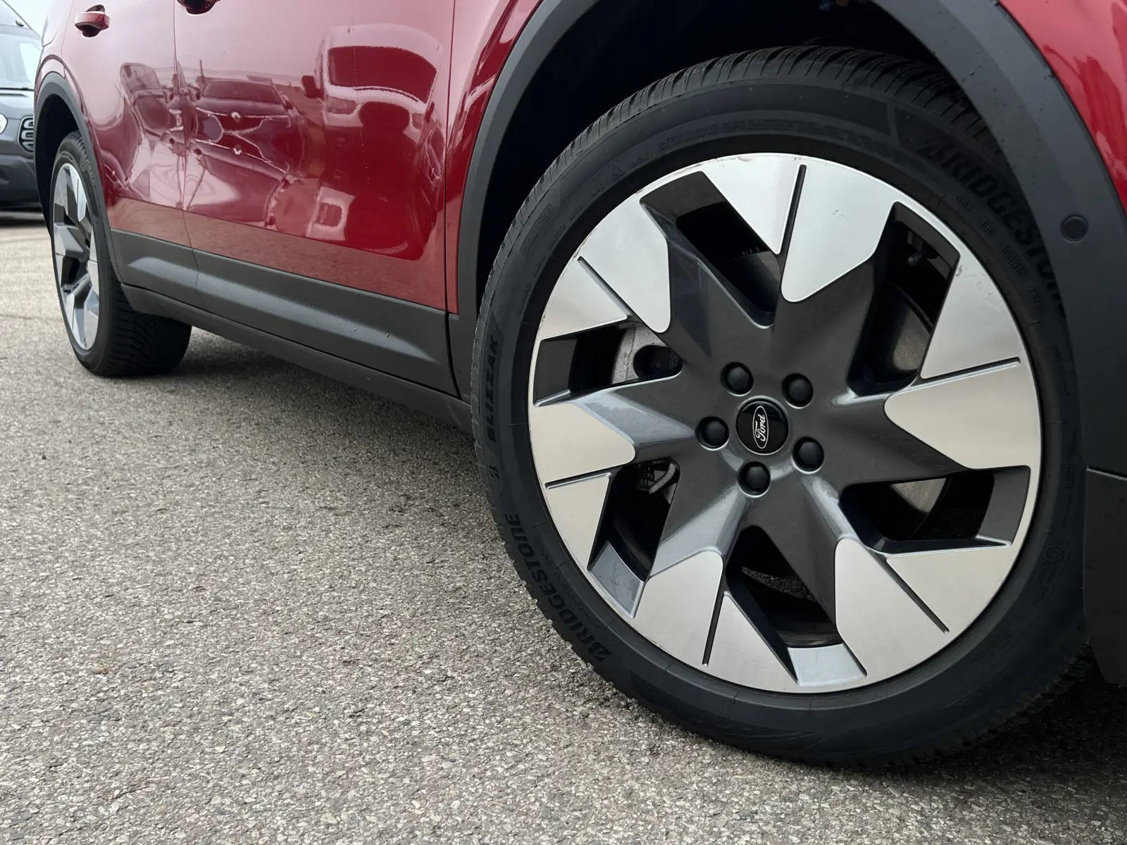 Ford Explorer Premium Extended Range AWD