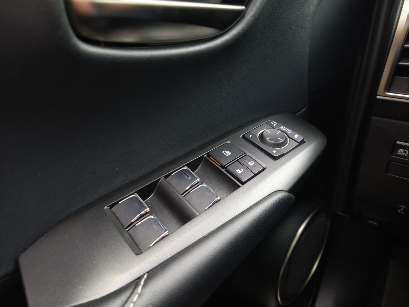 Lexus NX 300h Business Hybrid AWD
