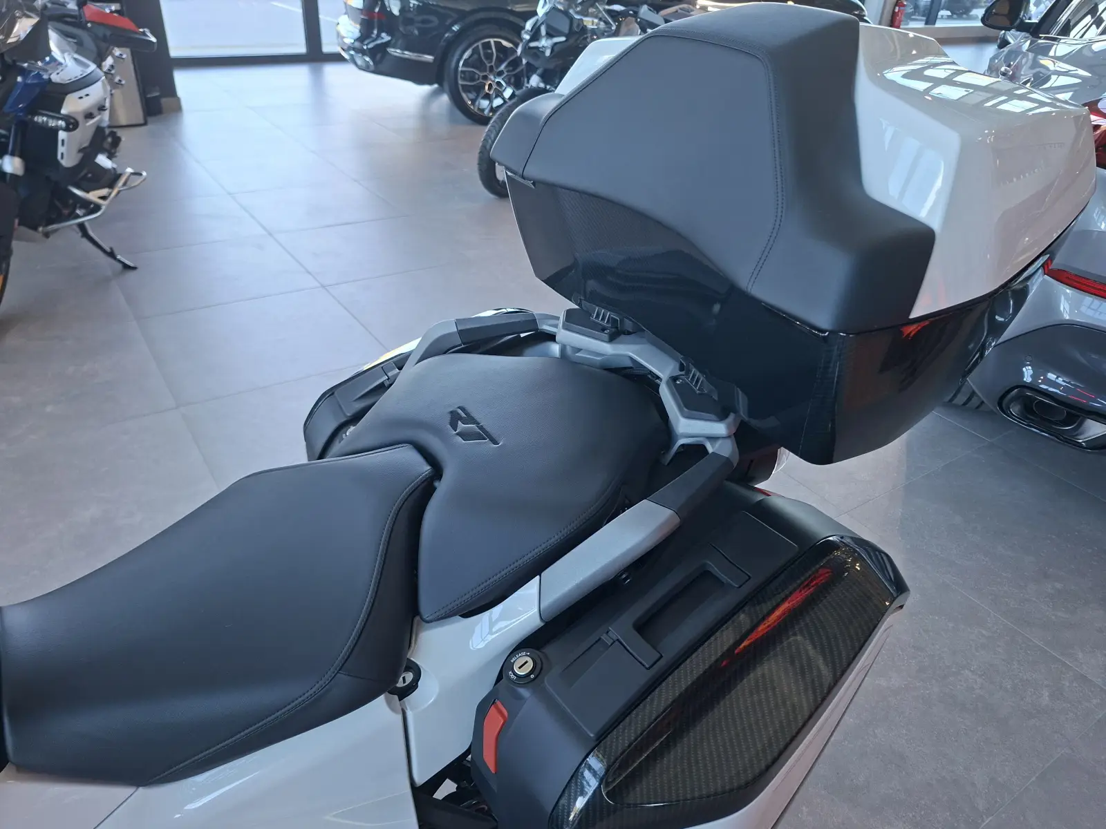 a419300d3cf32e1be2ee1b8392c31bac69f0597d0de44.jpg