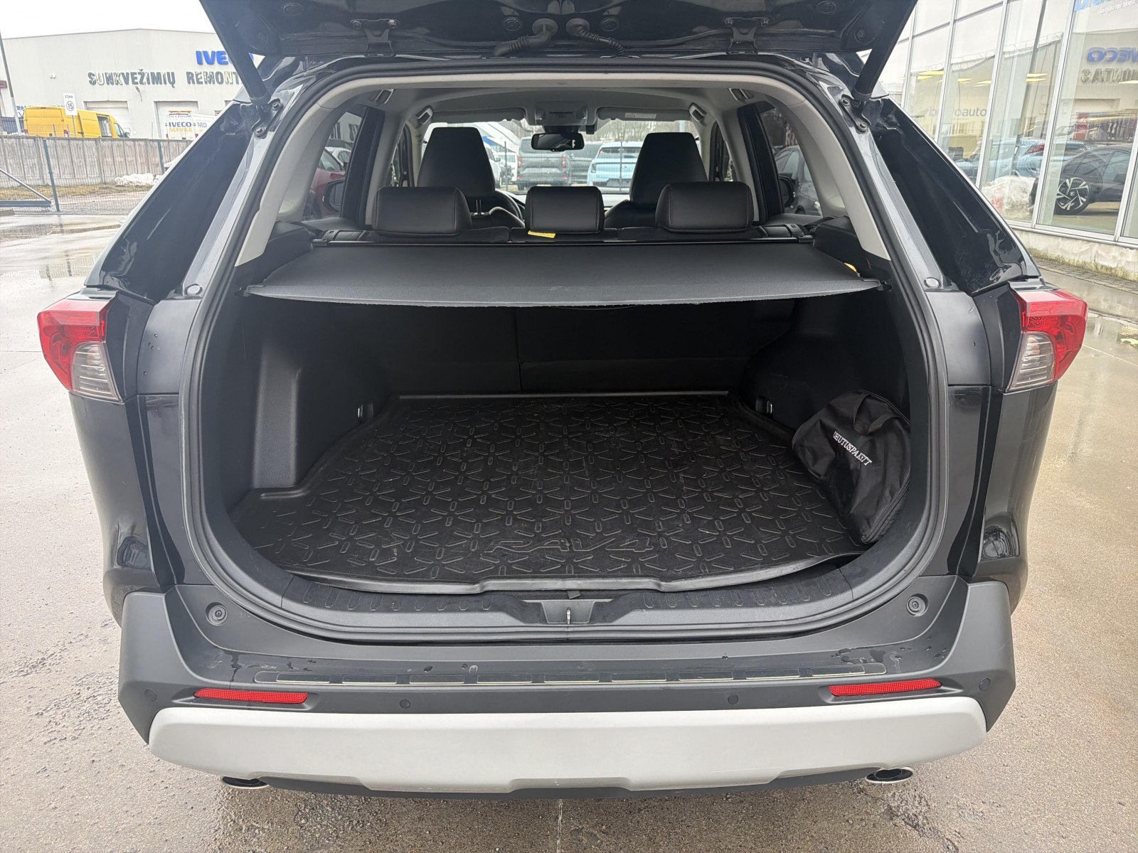 Toyota RAV4 Luxury Plus