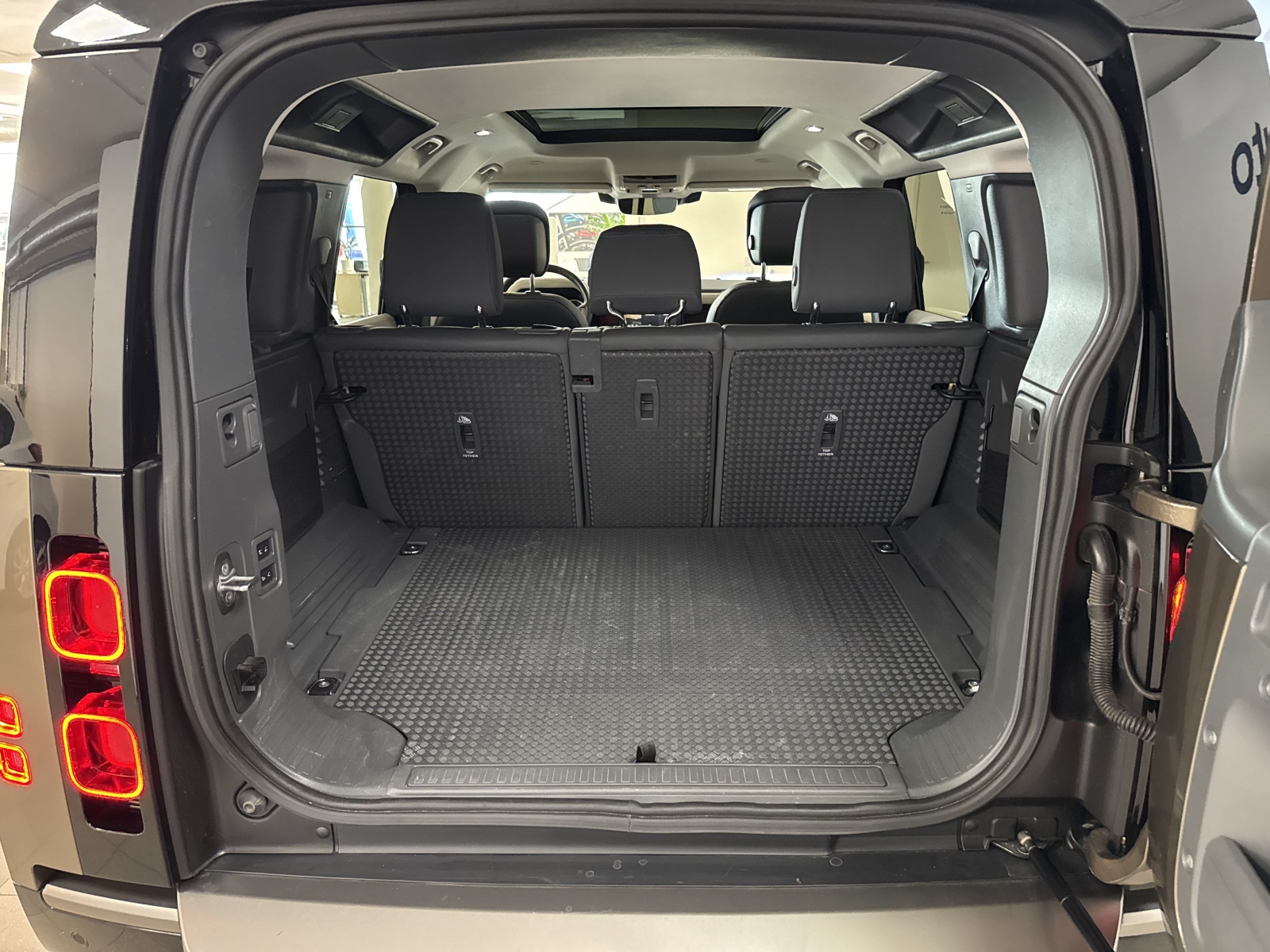 Land Rover Defender 110 D250 MHEV X-Dynamic HSE