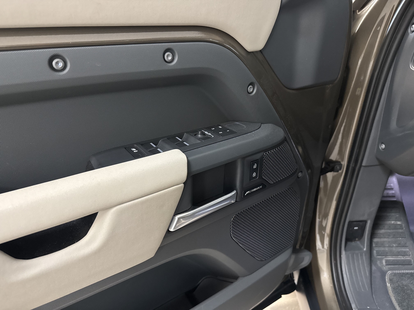 Land Rover Defender 110 D250 MHEV X-Dynamic HSE