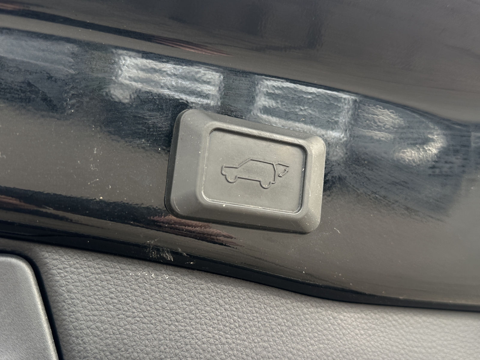 Toyota RAV4 Black Edition Hybrid AWD