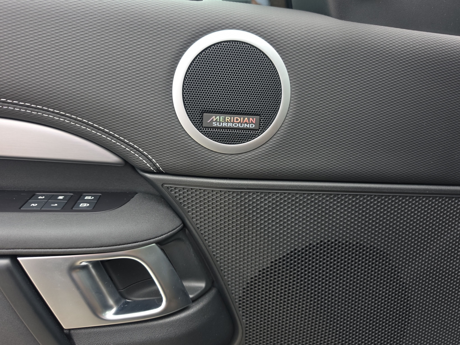 Land Rover Discovery D250 Dynamic HSE