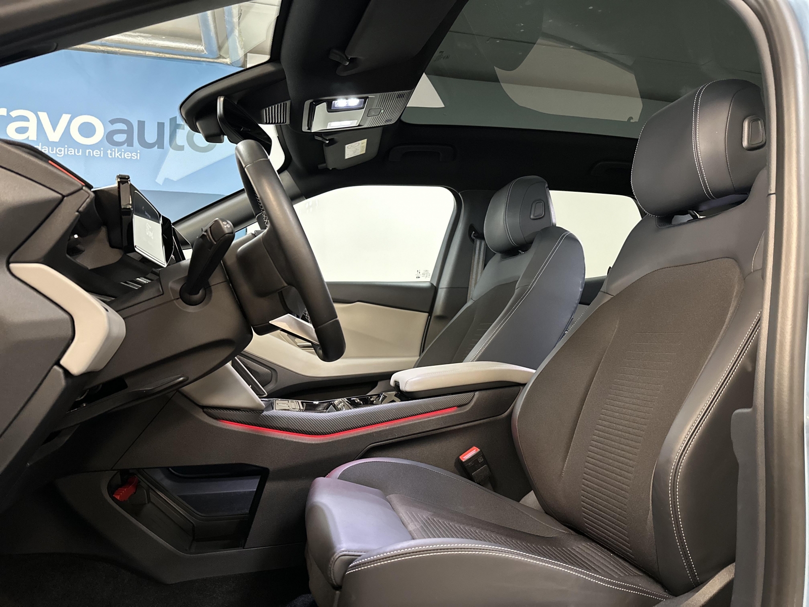 Ford Explorer Premium Extended Range