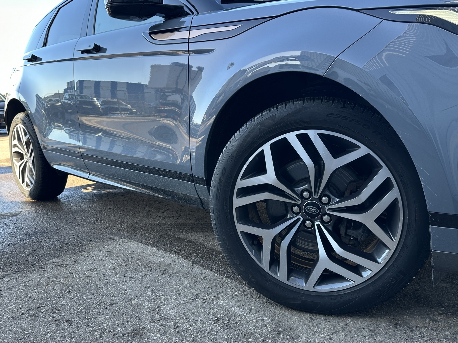 Land Rover Range Rover Evoque P300E Plug-In Hybrid AWD R-Dynamic SE