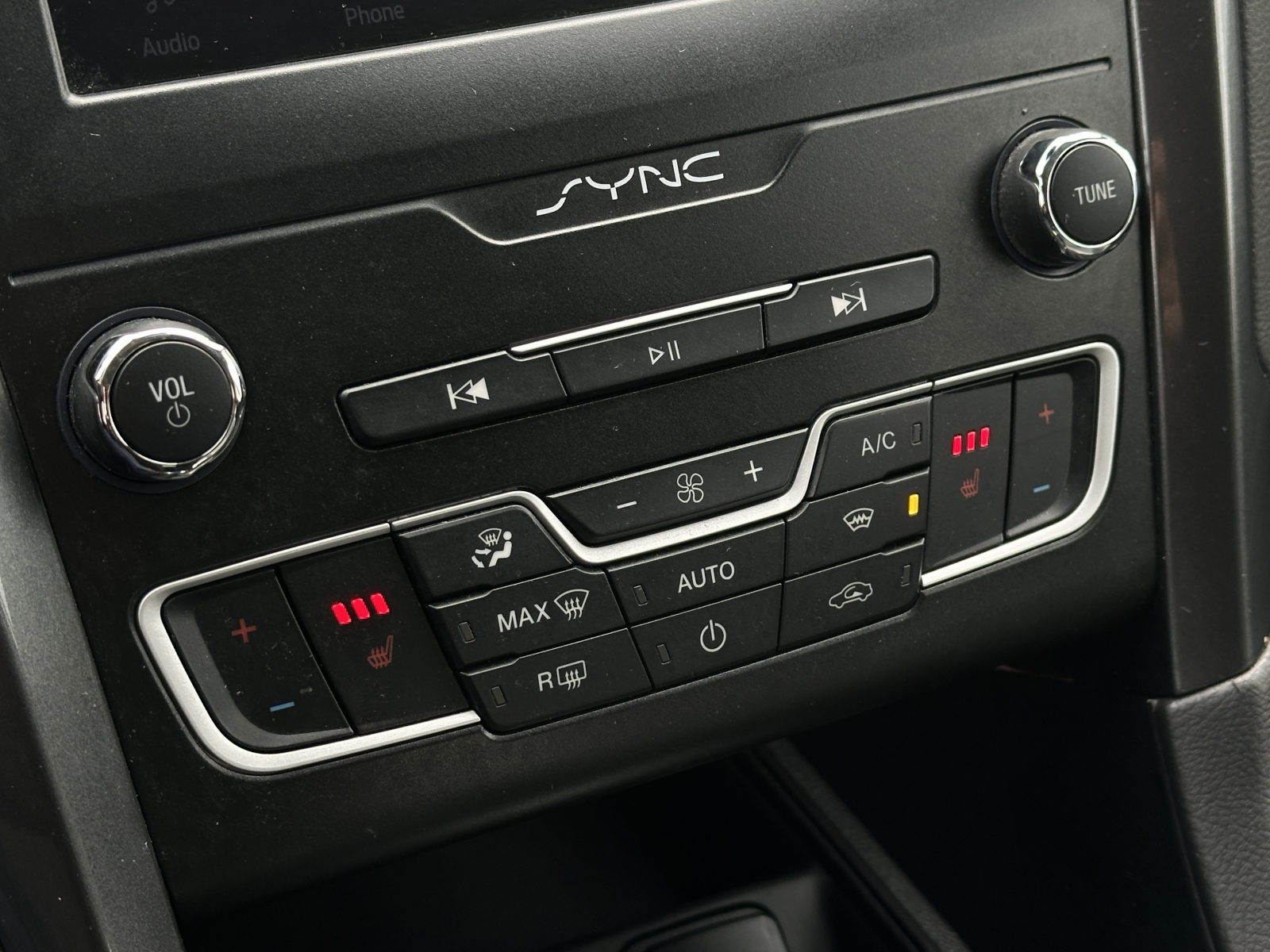Ford Mondeo Tintaium Hybrid