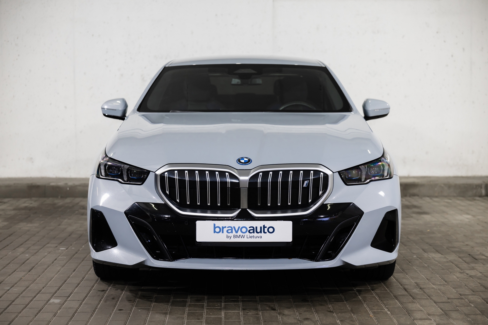 BMW i5 eDrive40