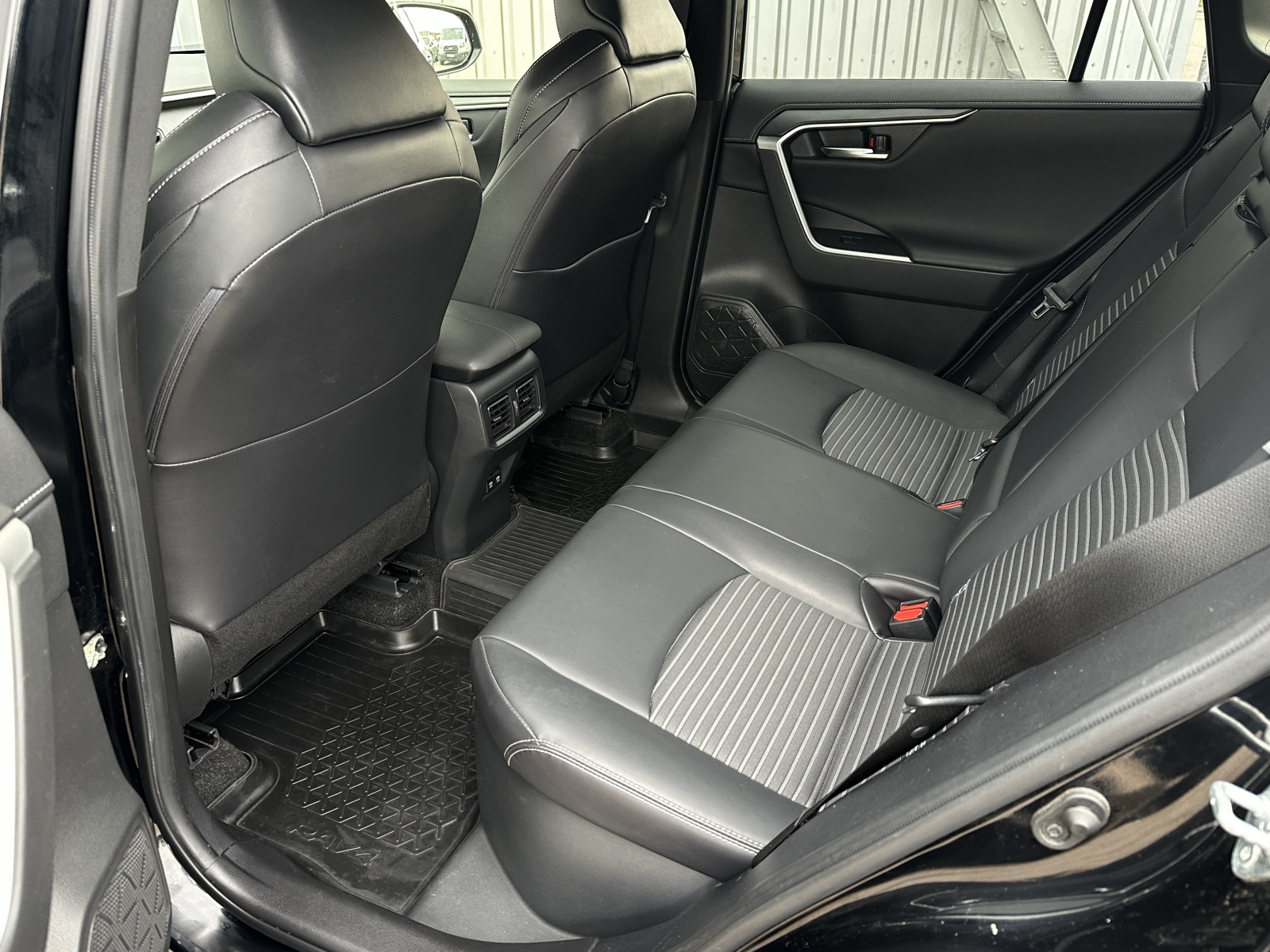 Toyota RAV4 Black Edition Hybrid AWD