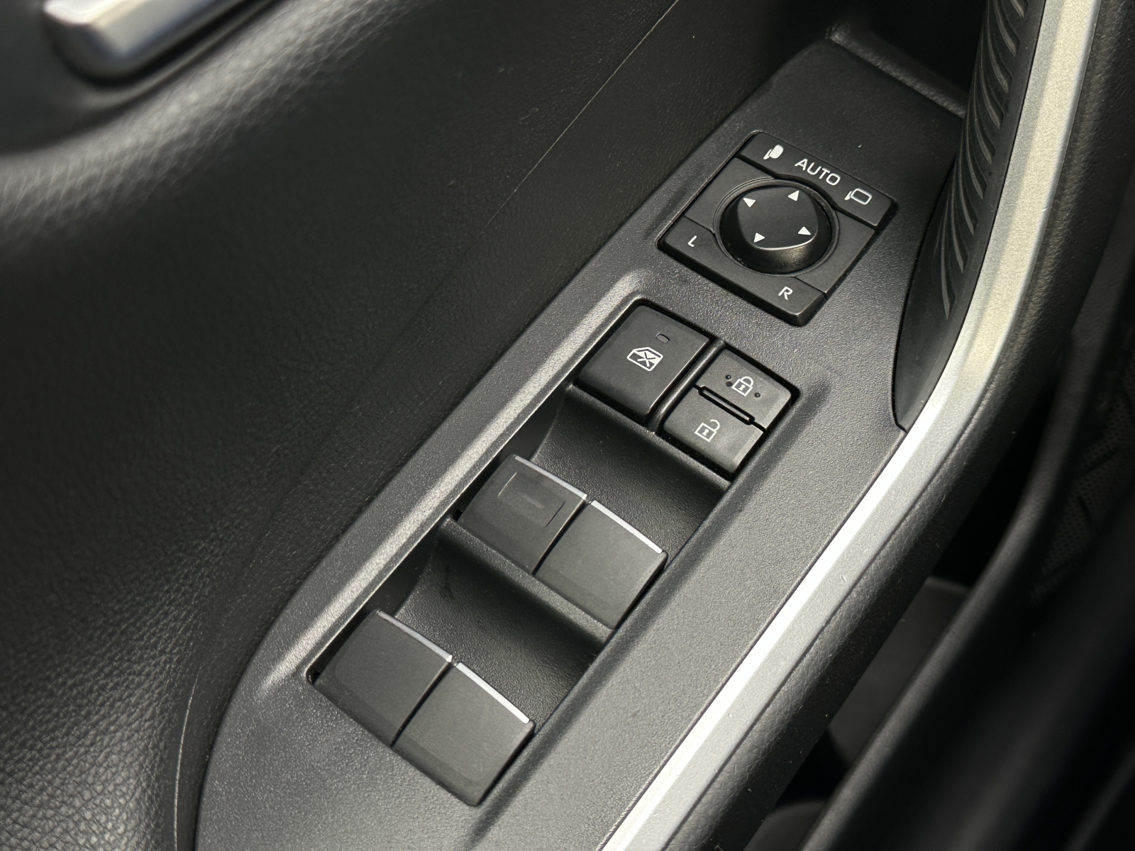 Toyota RAV4 Black Edition Hybrid AWD
