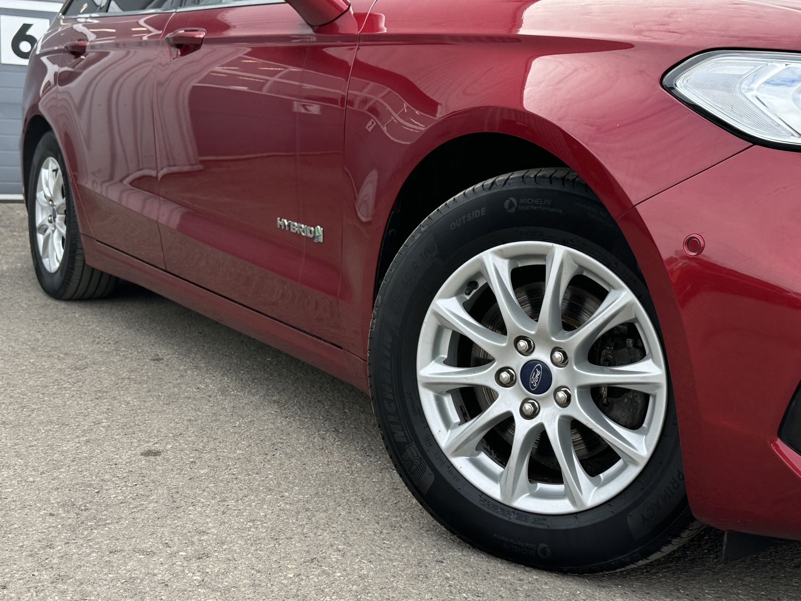 Ford Mondeo Tintaium Hybrid