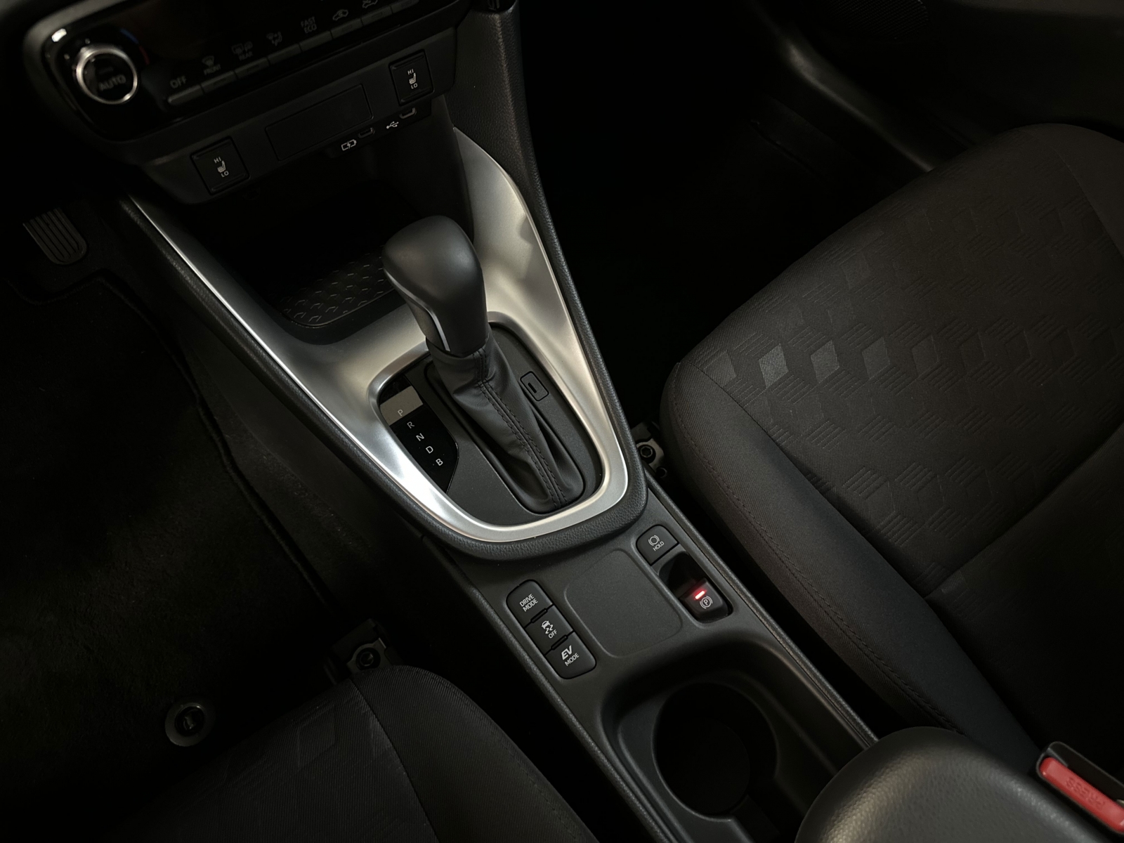 Toyota Yaris ACTIVE HYBRID